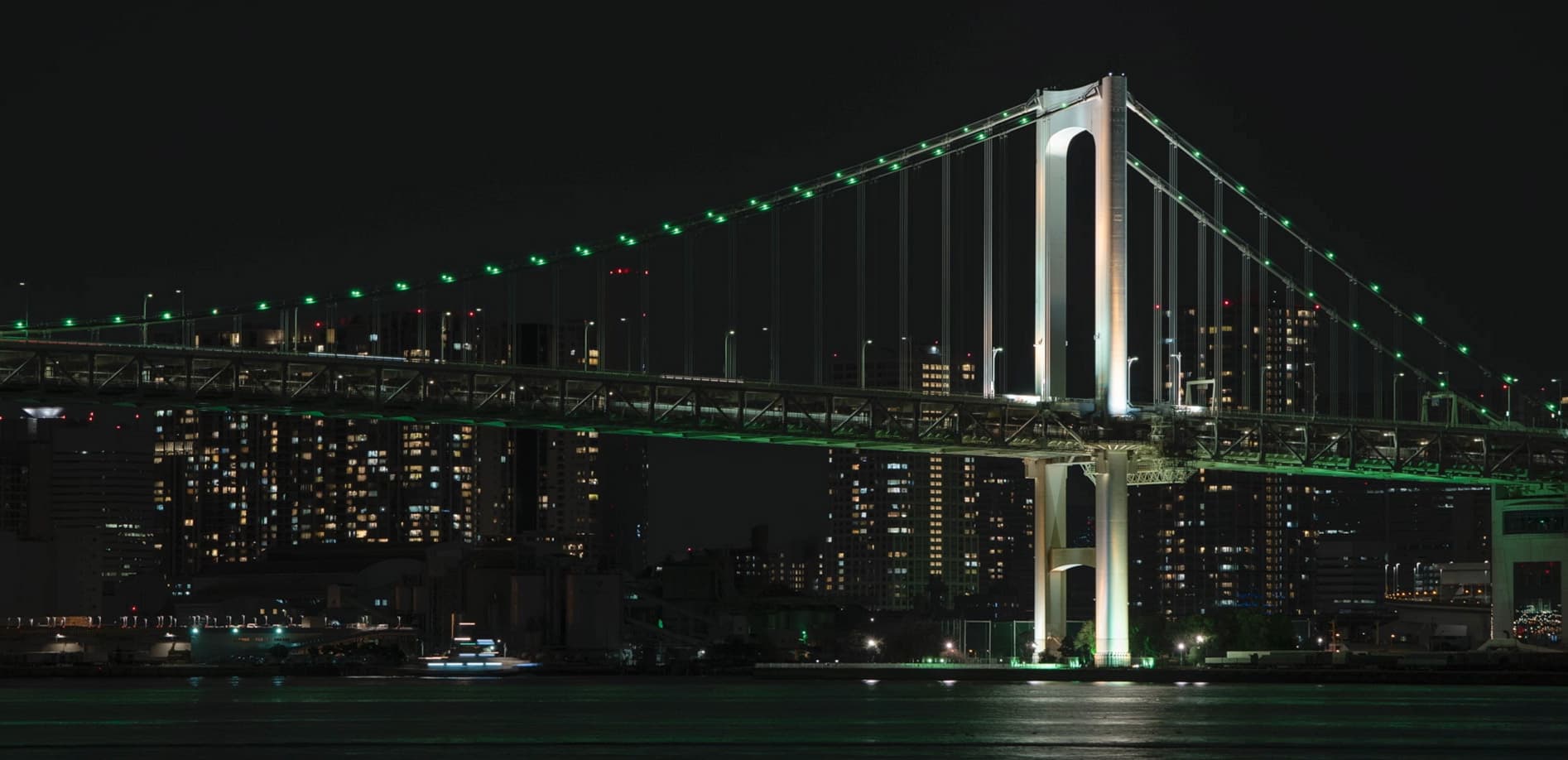 夜のレインボーブリッジ_8K