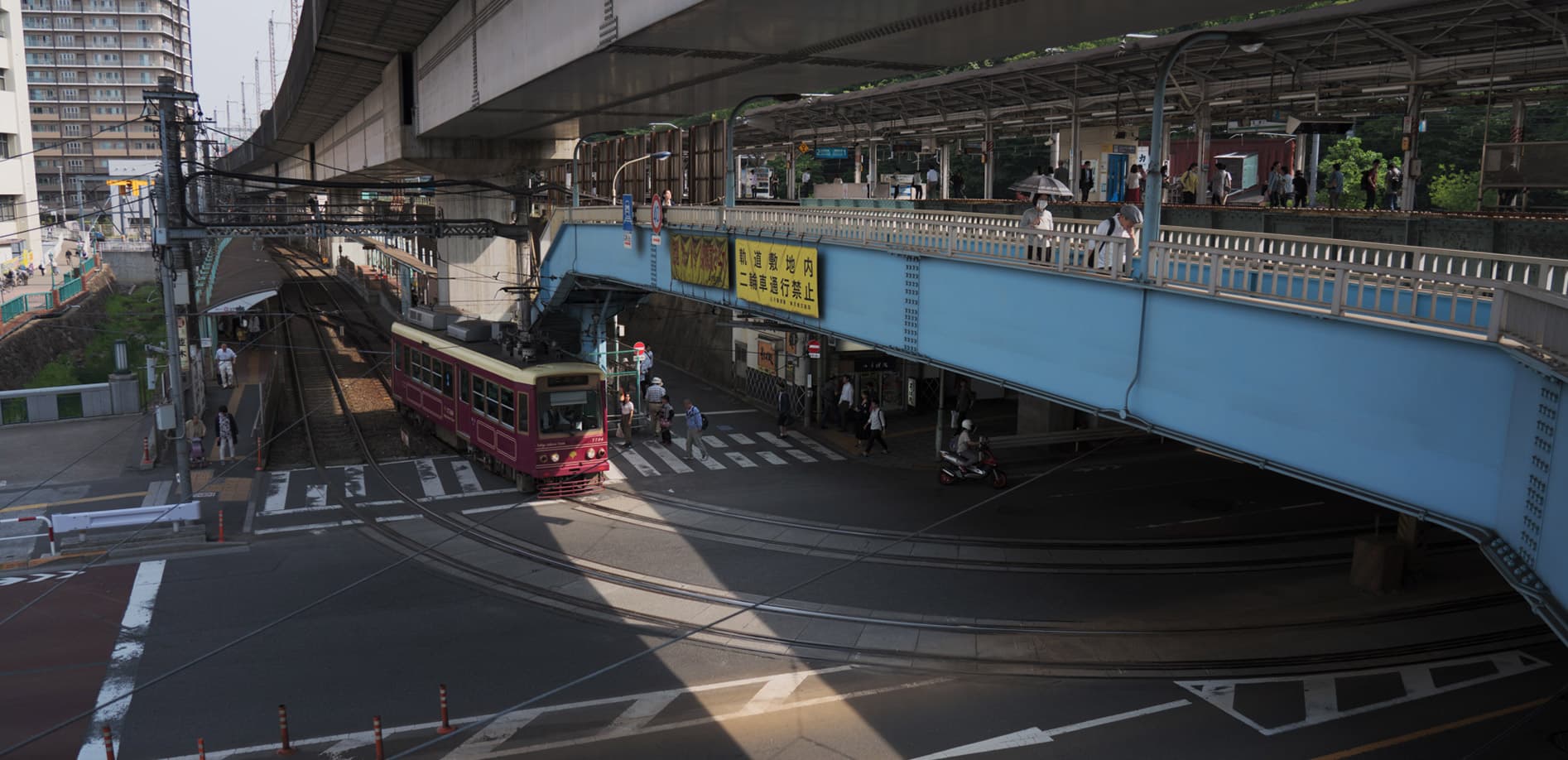 カラフルな都電荒川線_8K