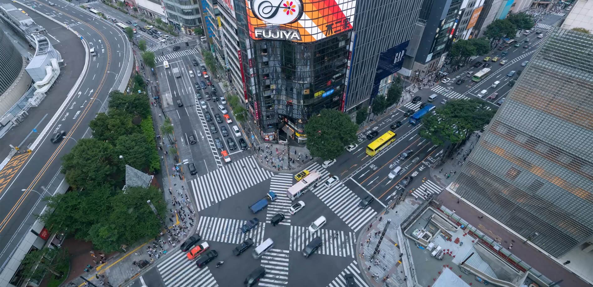 銀座・数寄屋橋交差点_８K
