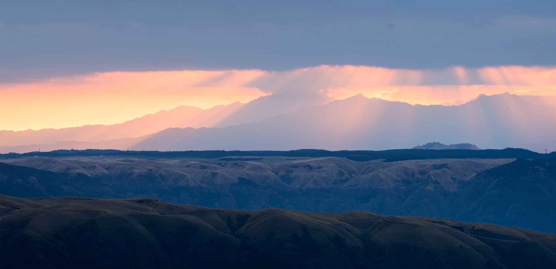 神秘の光り、阿蘇大観峰_8K