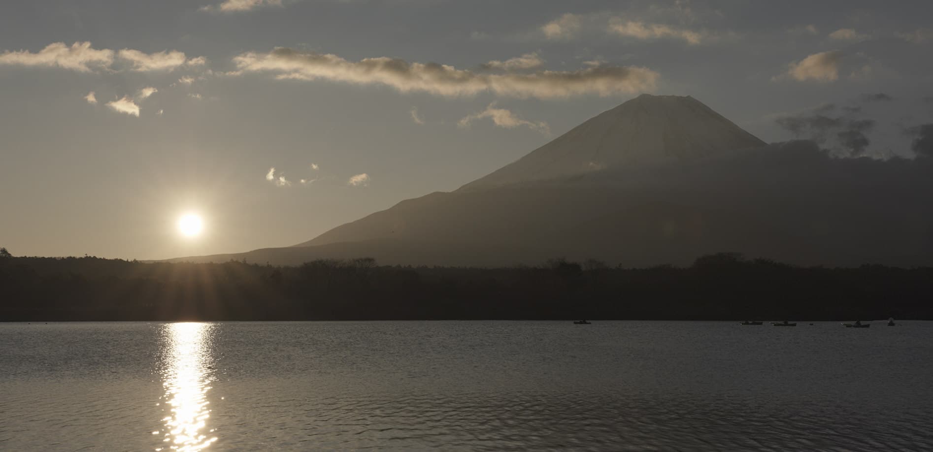 精進湖、富士の朝焼け_8K