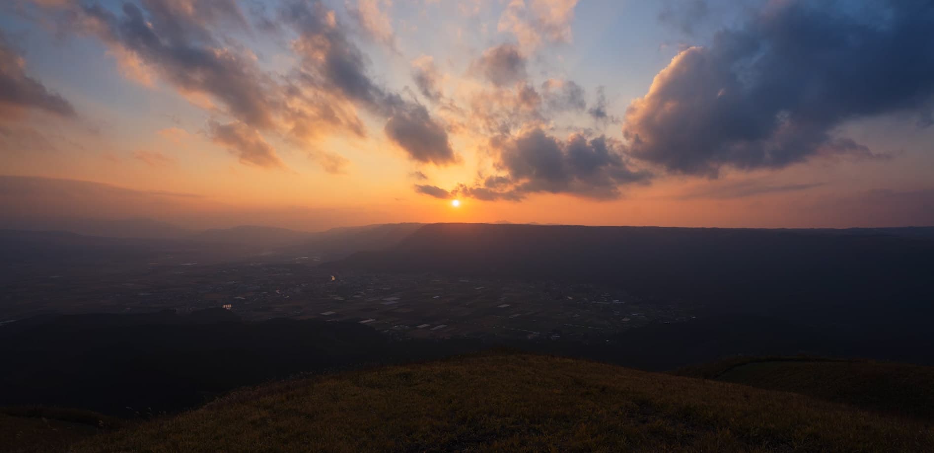 熊本阿蘇大観峰の夕暮れ_8K