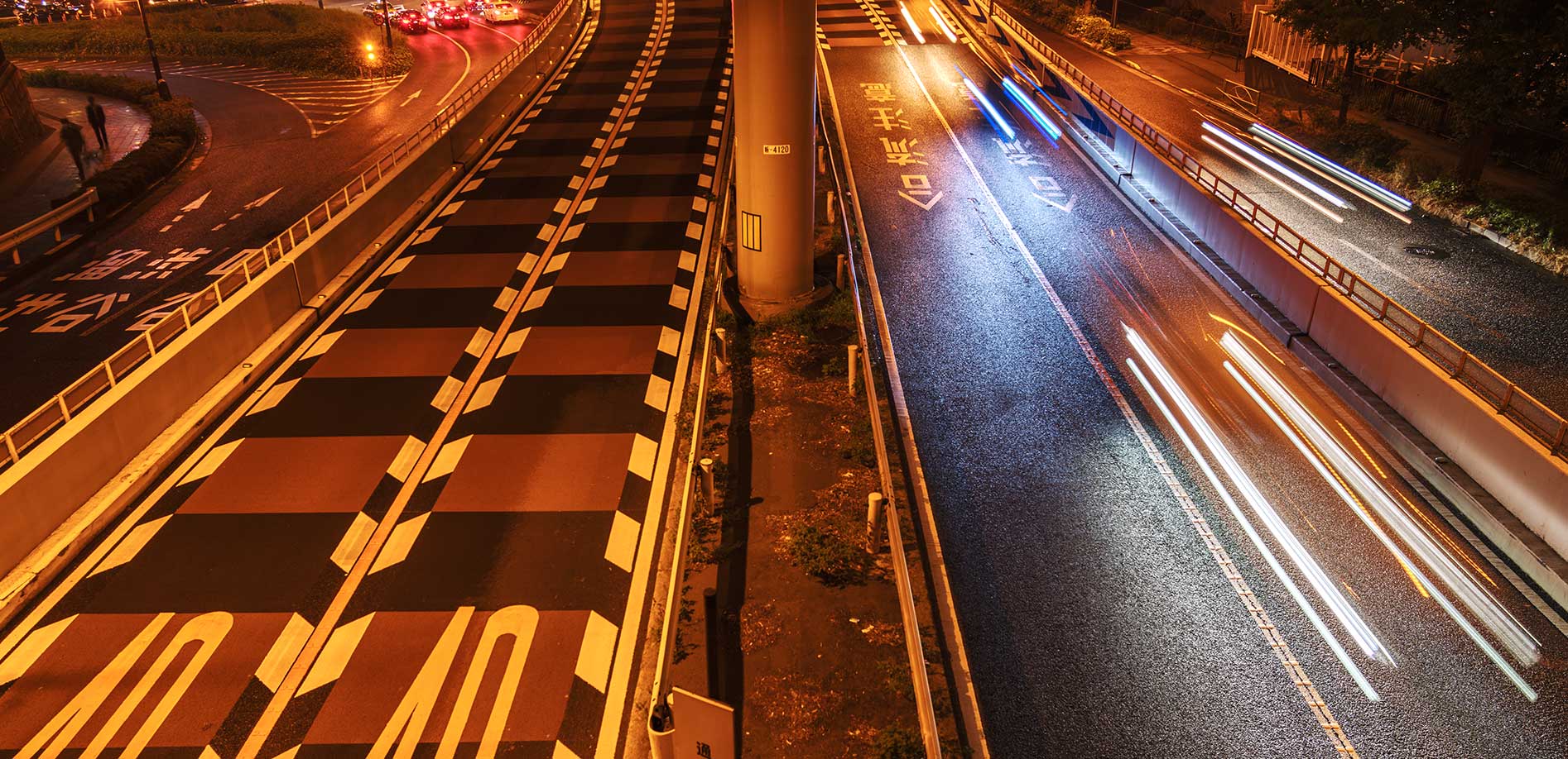 赤坂見附の光跡_8K