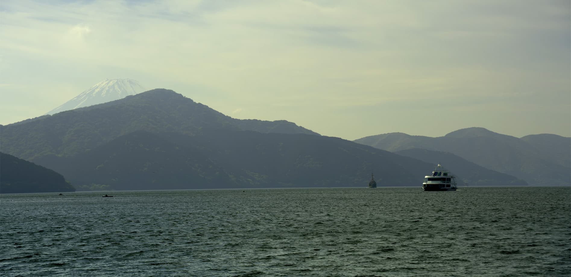 神秘の湖、芦ノ湖_8K