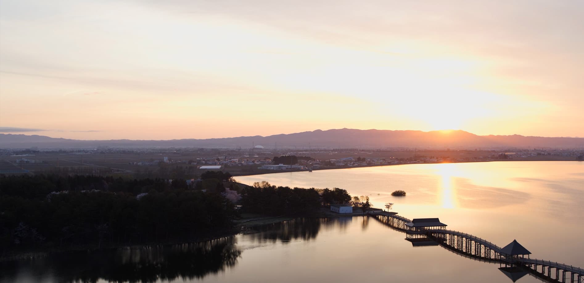 DRONE_青森・鶴の舞橋の朝_8K
