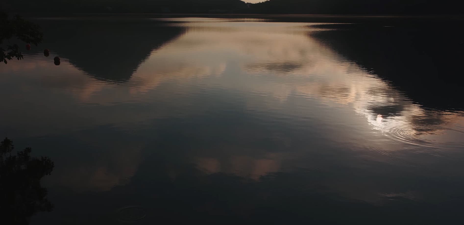 群馬県・榛名湖の朝_8K