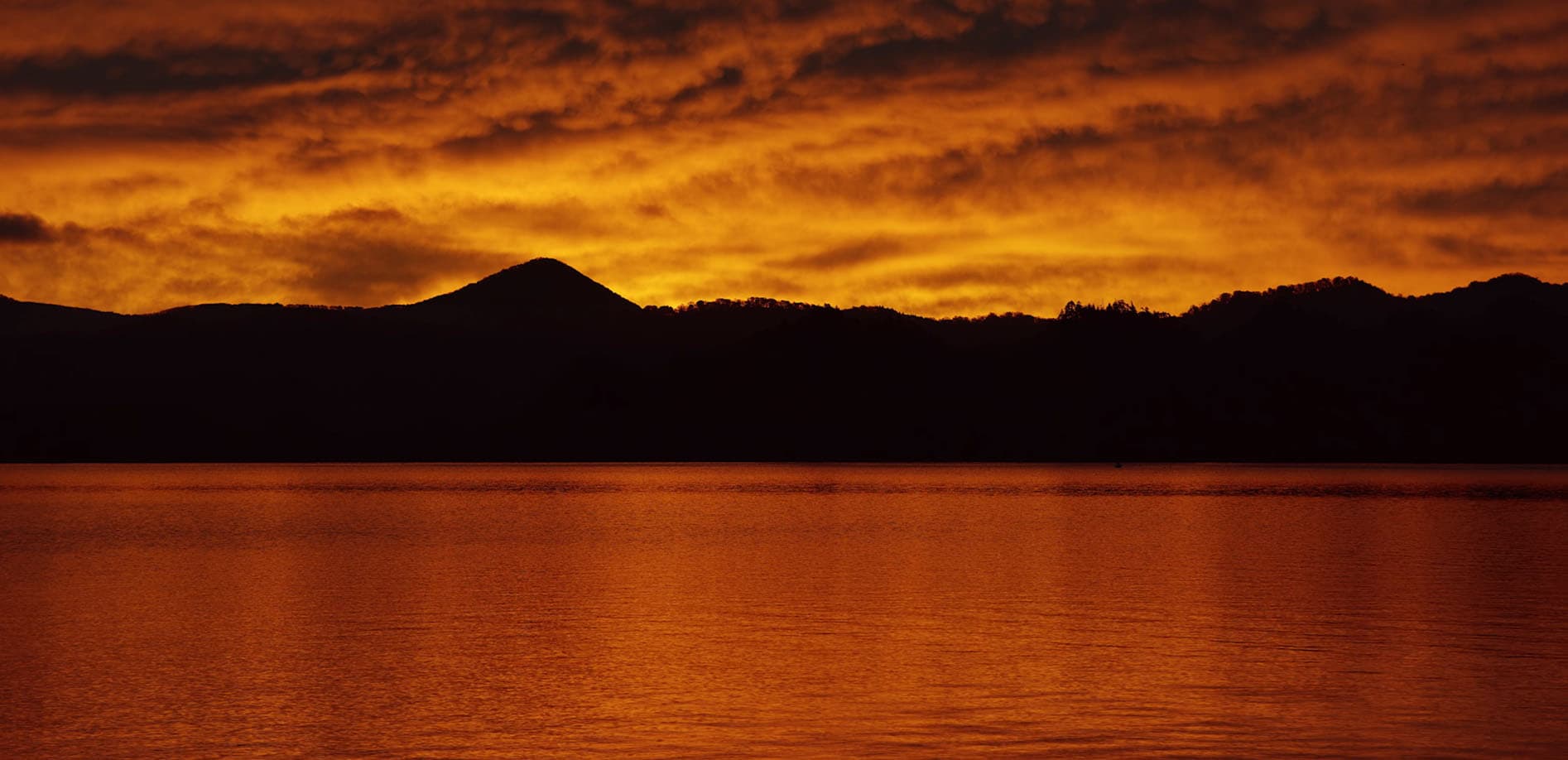 十和田湖 朝焼け_8K