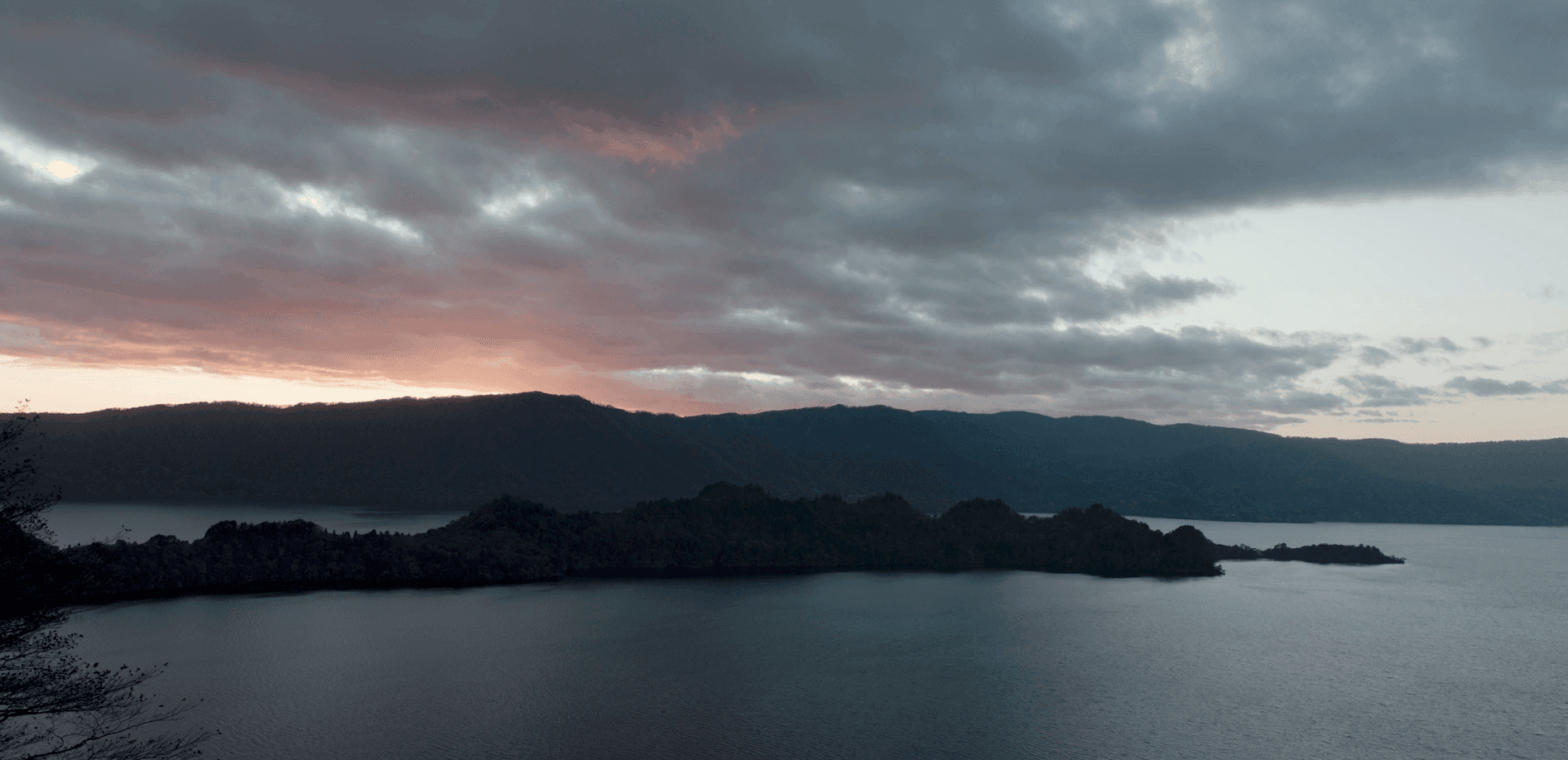 十和田湖の夕景_8K