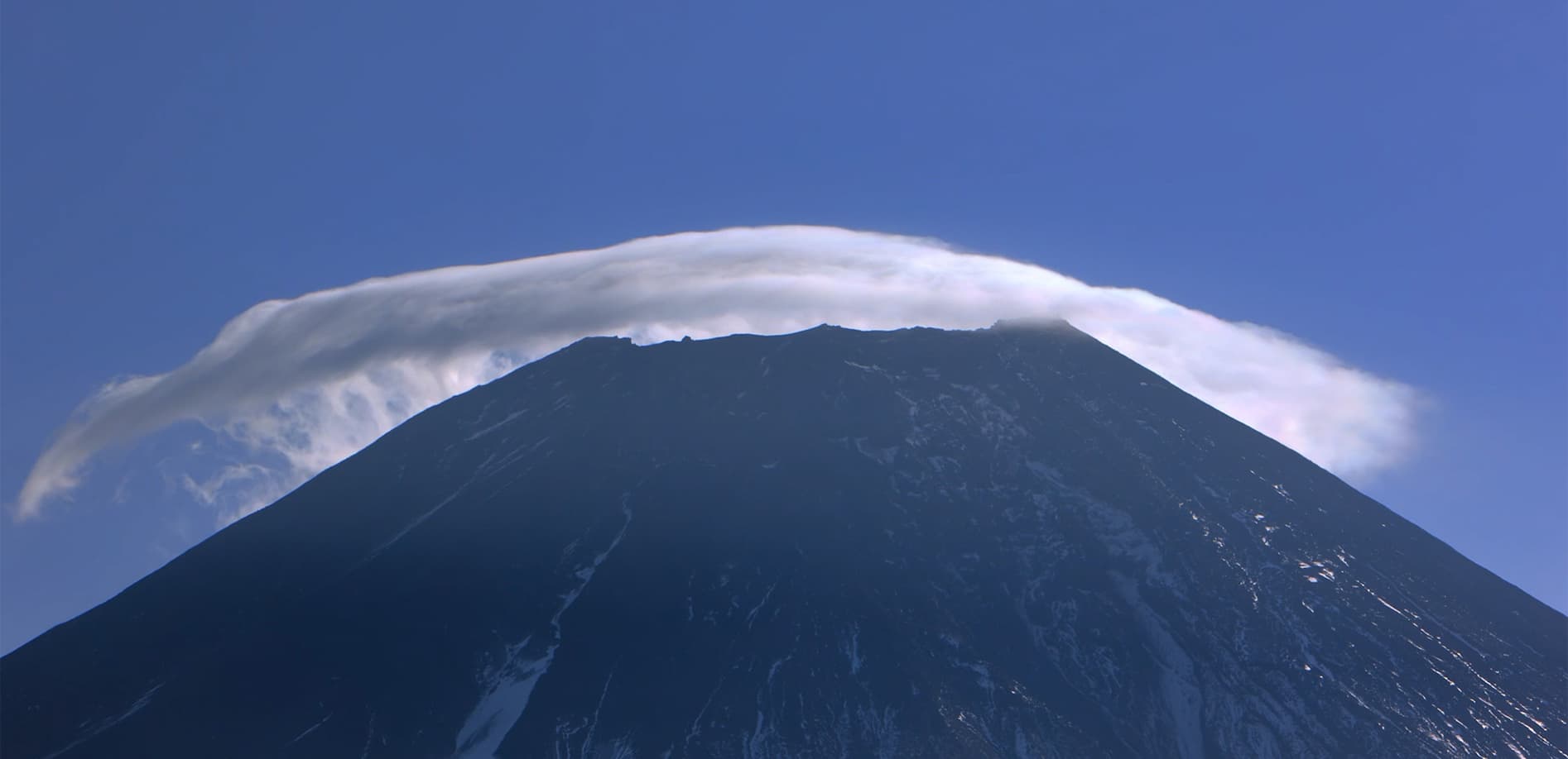 富士山 光と雲_8K