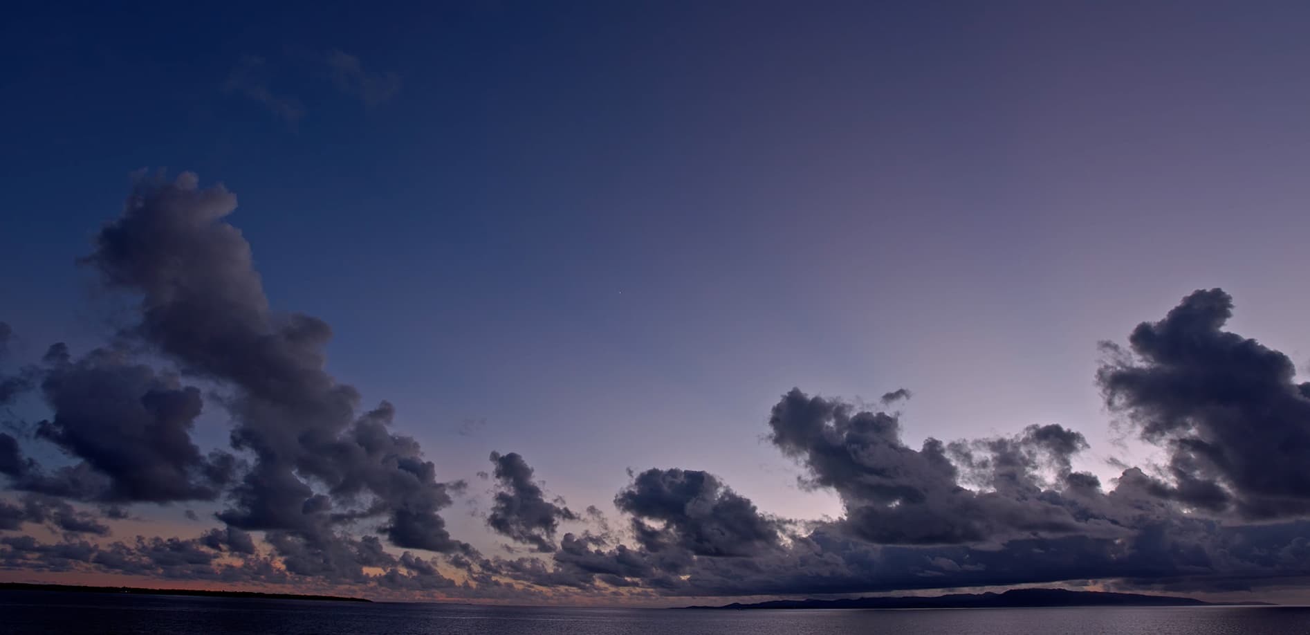 琉球観音埼灯台の夕景_12K