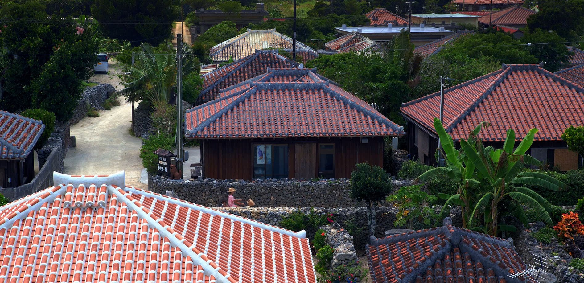 竹富島 Vol.2 赤瓦屋根のシーサー_12K