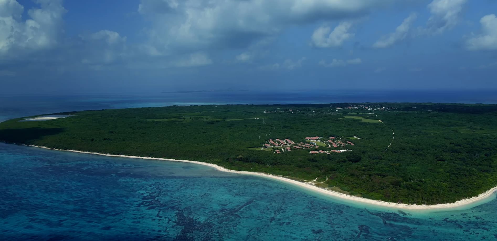 空から見た竹富島_8K