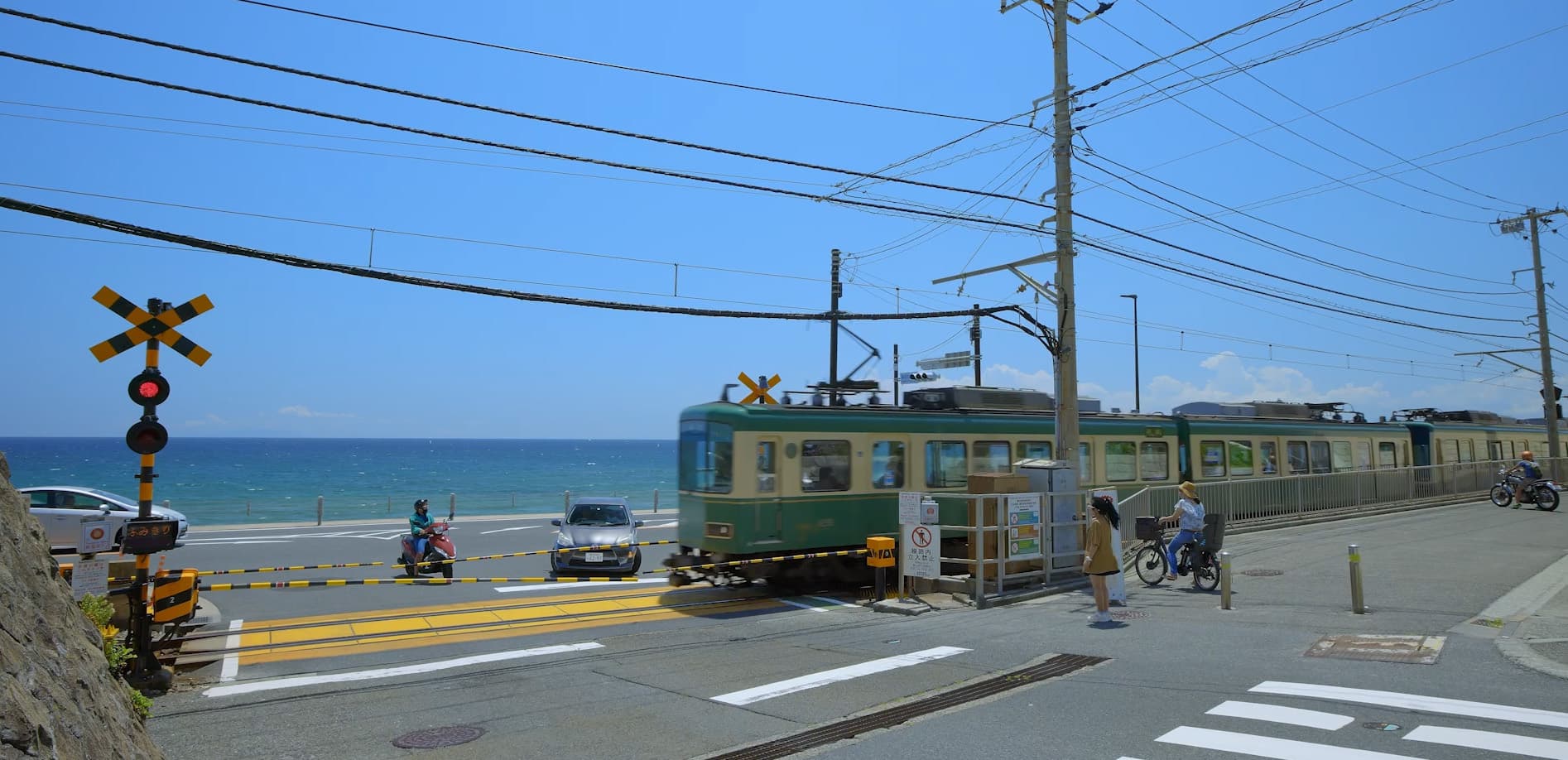 江ノ電のある風景_8K