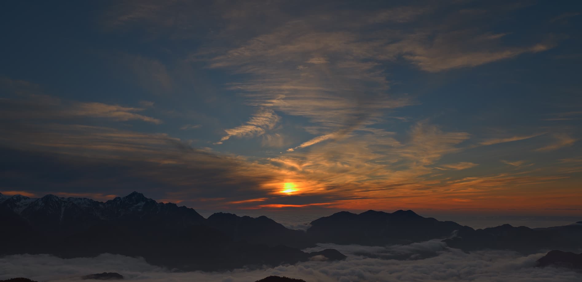 信州 秋の絶景シリーズ Vol.4 唐松岳の夕日_8K