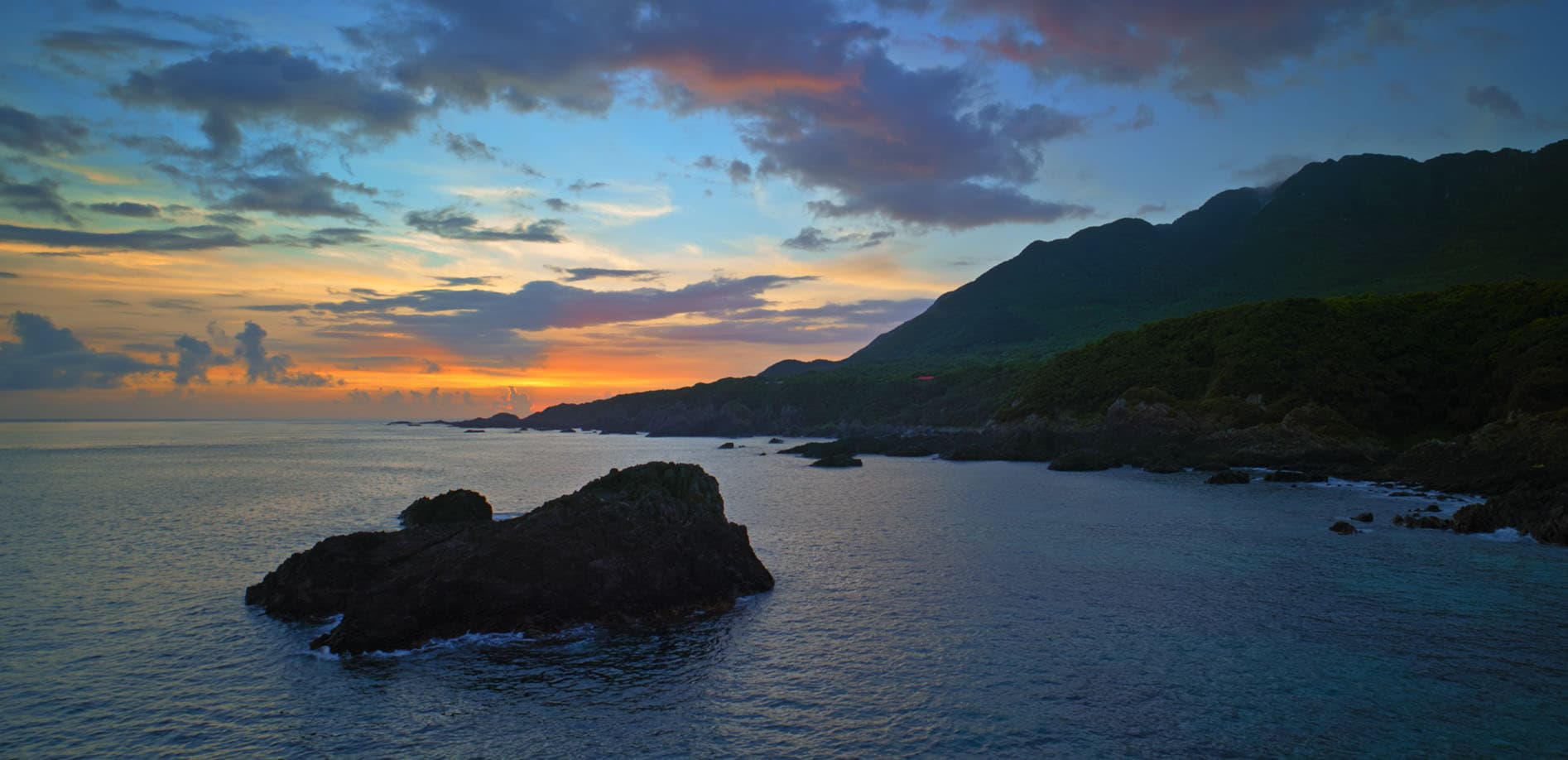 屋久島 海辺の夕景